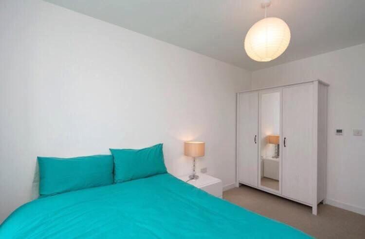 Room With Private Bathroom In A Modern Two Bedroom Two Bathroom Flat Londra Exterior foto